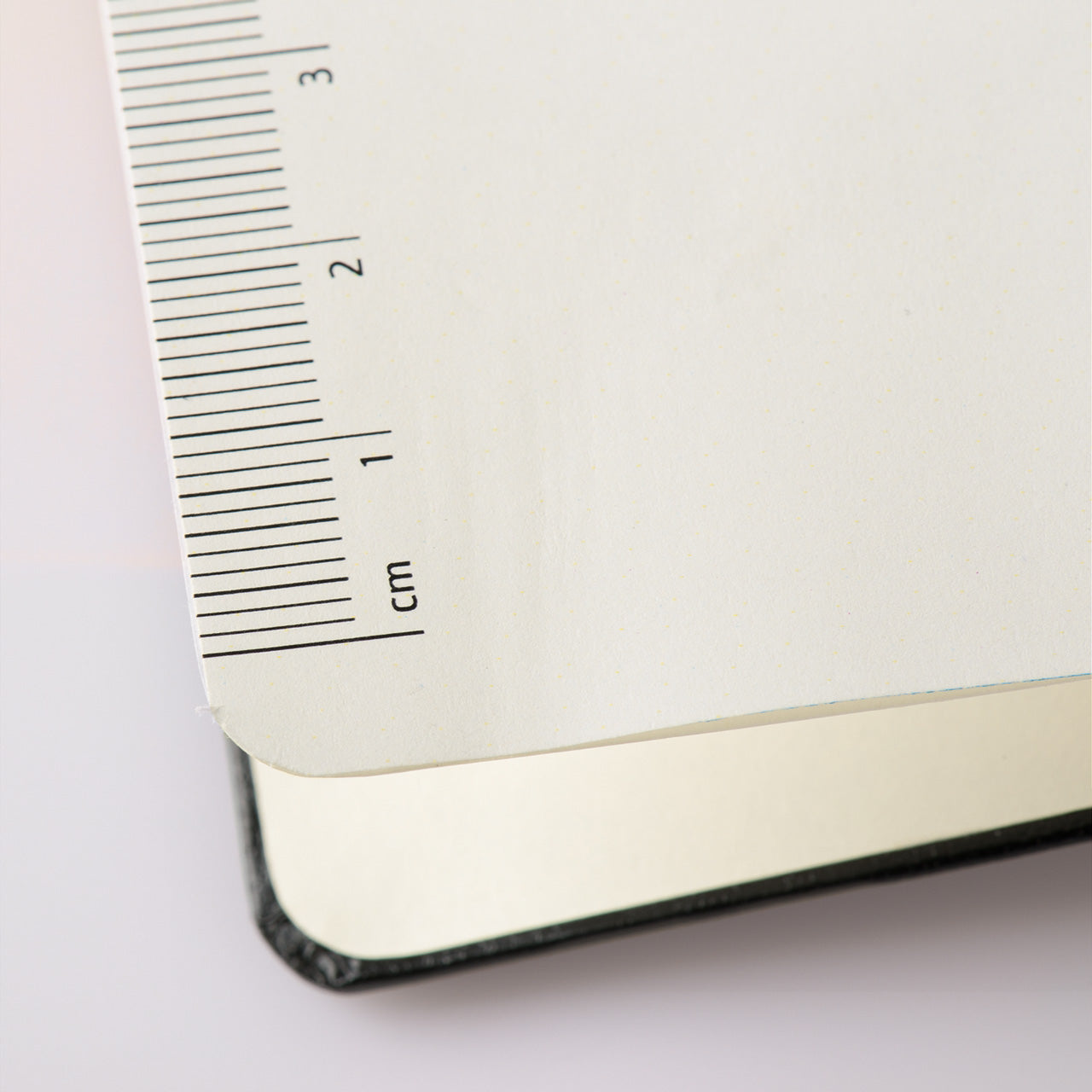 Brunnen-Notizbuch-Kompagnon-lineal-seite-schwarz-lafueliki