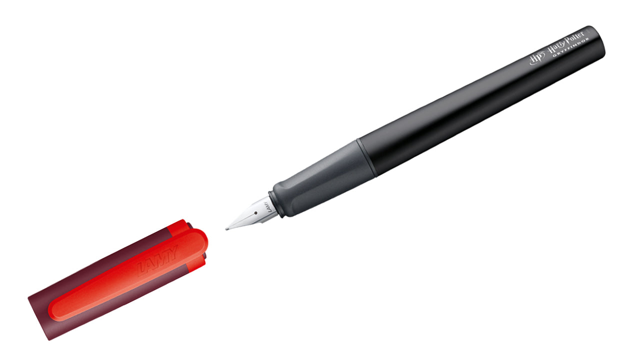 LAMY-Nexx-Anfaengerfueller-Special-Edition-Harry-Potter-Gryffindor-Rot-mit-kappe-offen-lafueliki